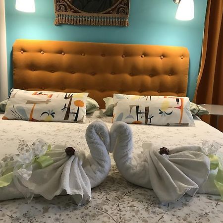 B&B Aurora Domus D'A-Mare 페자로 외부 사진