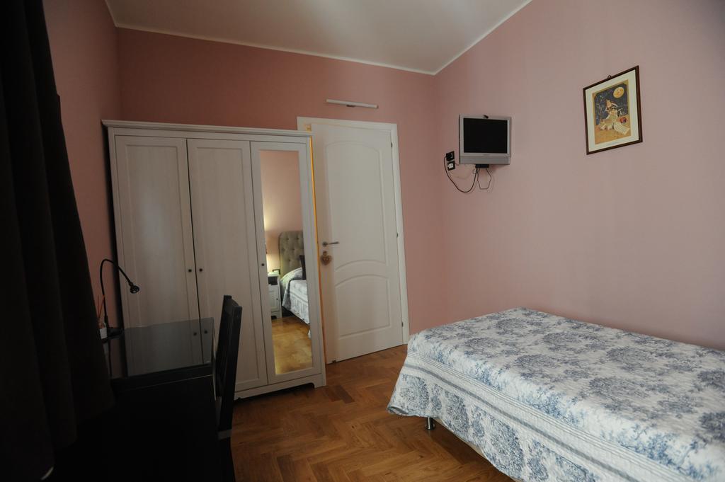 B&B Aurora Domus D'A-Mare 페자로 객실 사진