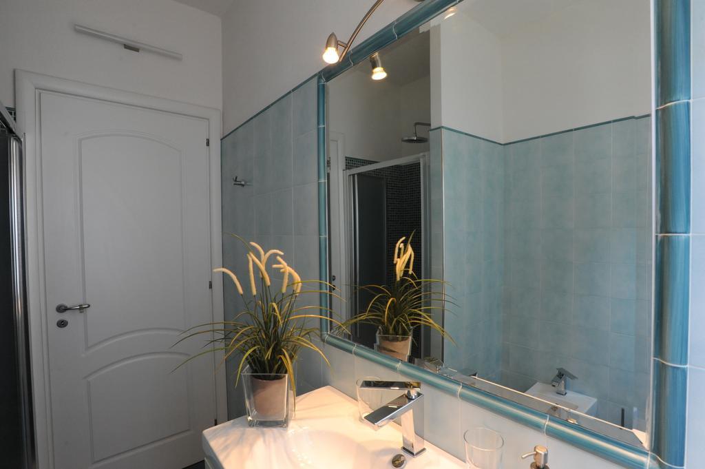 B&B Aurora Domus D'A-Mare 페자로 객실 사진