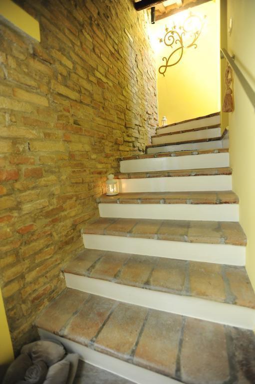 B&B Aurora Domus D'A-Mare 페자로 외부 사진