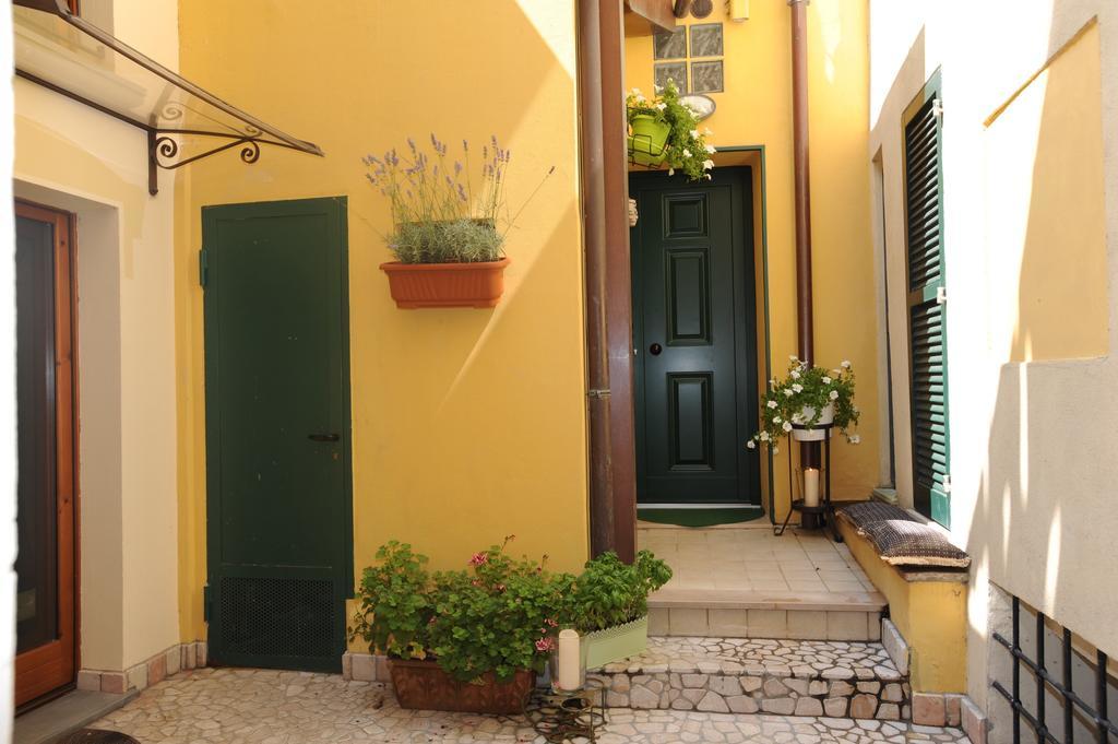 B&B Aurora Domus D'A-Mare 페자로 외부 사진