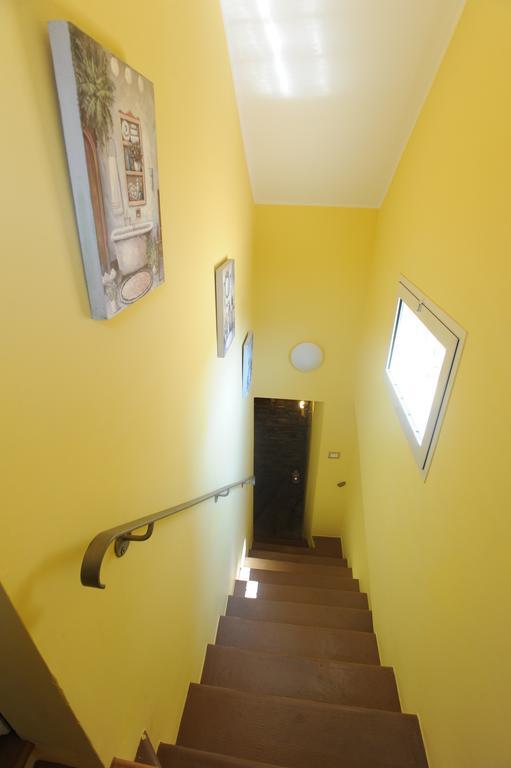 B&B Aurora Domus D'A-Mare 페자로 외부 사진