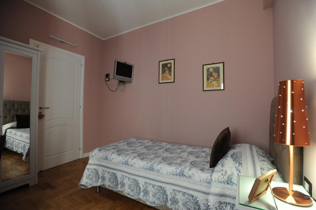 B&B Aurora Domus D'A-Mare 페자로 객실 사진