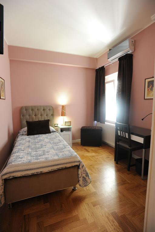 B&B Aurora Domus D'A-Mare 페자로 객실 사진