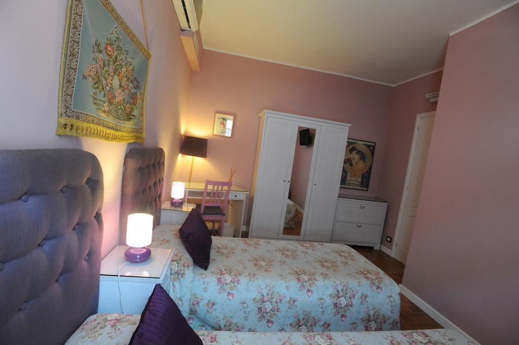 B&B Aurora Domus D'A-Mare 페자로 객실 사진