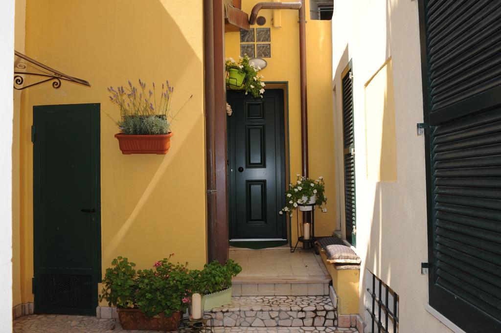 B&B Aurora Domus D'A-Mare 페자로 외부 사진