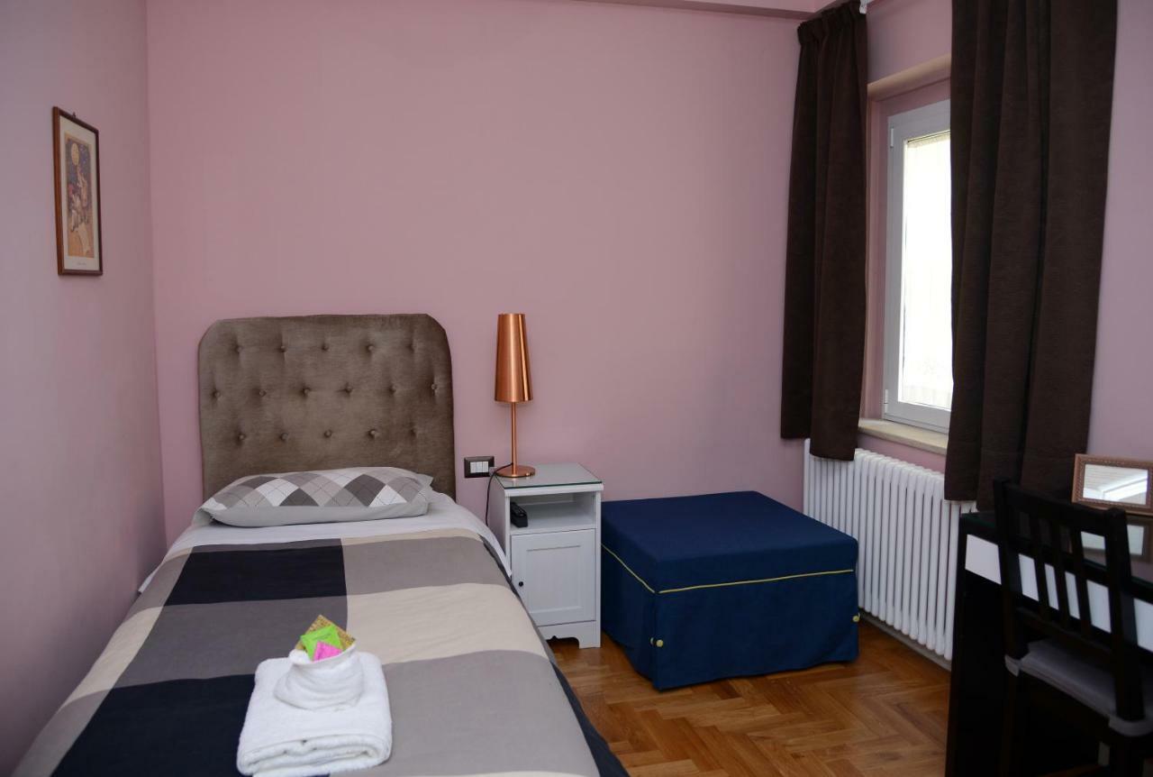 B&B Aurora Domus D'A-Mare 페자로 외부 사진